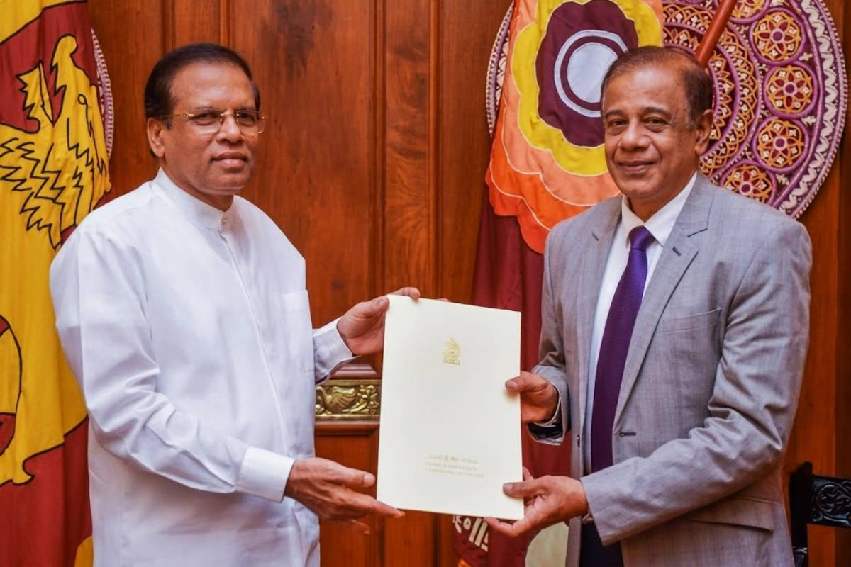 ஈஸ்டர் தாக்குதல் விசாரணையில் மைத்திரியை நோக்கி வீசப்பட்ட குற்றப்பார்சல்! திரும்பும் சட்டத்தின் கூர்முனை | Easter Attack Case Focus Turns To Maithripala ஈஸ்டர் தாக்குதல் விசாரணையில் மைத்திரியை நோக்கி வீசப்பட்ட குற்றப்பார்சல்! திரும்பும் சட்டத்தின் கூர்முனை | Easter Attack Case Focus Turns To Maithripala
