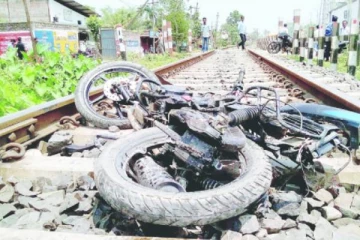 புகையிரதம், மோட்டார் சைக்கிள் விபத்தில் தந்தை மகன் உயிரிழப்பு