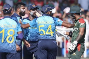 என்ன முறைப்பு...போ..வங்கதேச வீரரிடம் மோசமாக சண்டையிட்டுக்கொண்ட  இலங்கை பந்துவீச்சாளர்