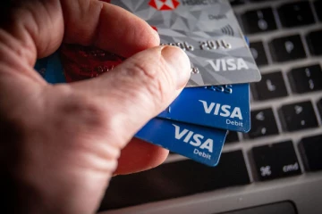 இலங்கையில் கடன் அட்டைகளுக்கான வட்டி விகிதங்கள் பாரியளவு உயர்வு