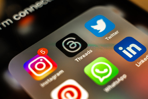 வெளிநாடொன்றில் குழந்தைகளுக்கு விதிக்கப்பட்டுள்ள தடை | Denmark Plans To Ban Social Media