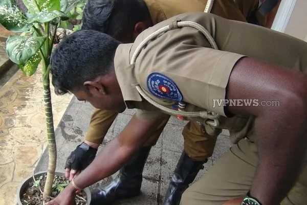 மலசல கூடத்தில் மறைத்த  நபர் ஒருவரின்  செயல் அம்பலம்! | Act Of A Person Who Hid In The Toilet Is Exposed