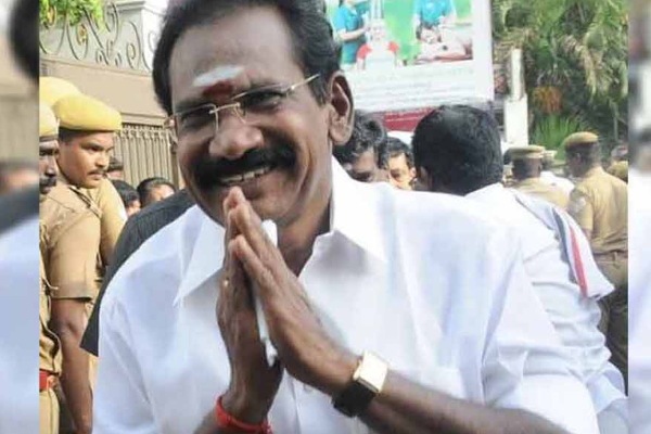 கொரோனாவிலிருந்து நாம் விரைவில் மீள கடவுளிடம் பிரார்த்திக்கிறேன் - அமைச்சர் செல்லூர் ராஜூ | Politics