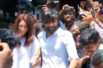 திருமணம் ஆகாத நடிகையுடன் தெறித்து ஓடிய நடிகர் தனுஷ்.. வீடியோவால் அதிர்ச்சியடைந்த ரசிகர்கள்