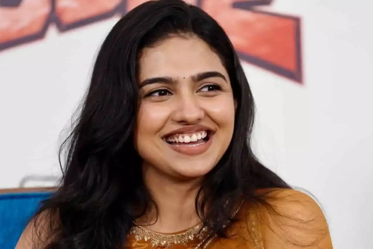விஸ்வநாத் & சன்ஸ் படத்தில் நடிக்க மமிதா பைஜூ வாங்கிய சம்பளம்.. எவ்வளவு தெரியுமா | Mamitha Baiju Salary For Vishwanath And Sons Movie