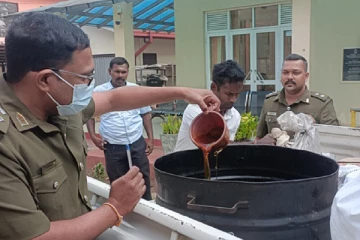தமிழர்ப்பகுதியில் சீனிப்பாணியை தேன் என கூறி விற்ற நபர்!