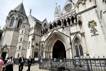 வெளிநாட்டவர்களுக்கு எதிரான விதி ஒன்றை எதிர்த்து பிரித்தானிய தொண்டு நிறுவனம் வழக்கு