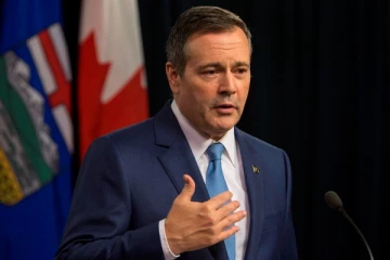 அல்பர்ட்டாவில் ஒருமணி நேரத்திற்கு 1,000 தடுப்பூசிகள் வழங்கும் நகரும் கிளினிக்குகள்!