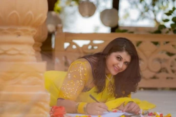 விபத்தில் நொறுங்கிய கார் - மாரி தொடரில் நடிக்கும் பிரபல சின்னத்திரை நடிகை மரணம்