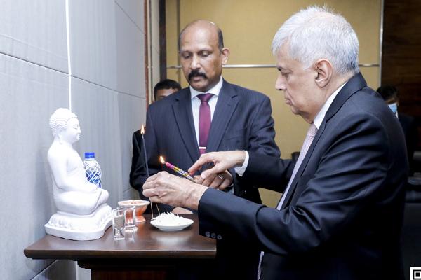 ஜனாதிபதியாக பதிவியேற்றவுடன்  ரணில் விக்கிரமசிங்க முதலில் சென்ற இடம் ! | President Ranil S Visit Security Headquarters