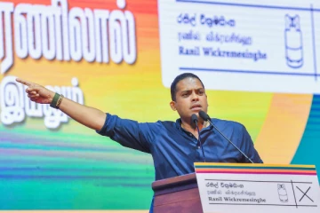 கையிலிருக்கும் கிளியை விட்டுவிட்டு மரத்திலிருக்கும் குருவியைப் பிடிக்க முயலாதீர்கள் : பிரசாரத்தில் ஹரின்