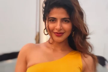 ஷார்ட் உடையில் நடிகை ஐஸ்வர்யா மேனனின் ஹாட் போஸ்