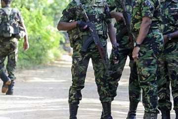 නාත්තන්ඩියේ අතුරු මාර්ගයක ජීව අත් බෝම්බයක්