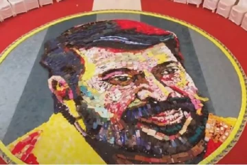 பிறந்த நாள் பரிசாக 600 செல்போன்களால் உருவாக்கப்பட்ட மம்மூட்டியின் பிரம்மாண்ட உருவப்படம்; தீவிர ரசிகரின் அசத்தலான செயல்!