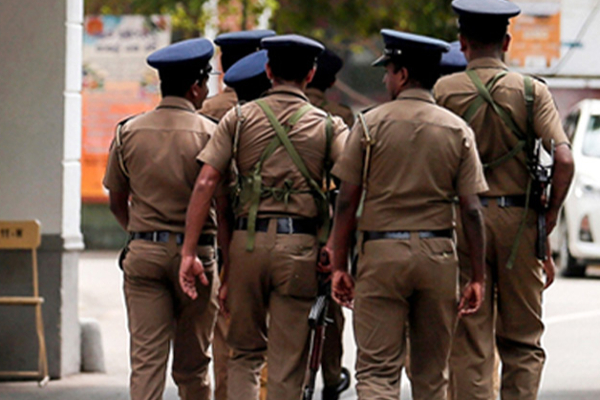 யாழில் வாள்வெட்டு குழுவின் அட்டகாசம்: காவல்துறையினர் மீது தாக்குதல்: இருவர் காயம் | Sword Attack In Jaffna Two Injured