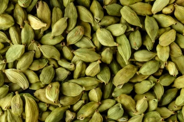 ஏலக்காயை சாப்பிடுவதனால் இத்தனை நன்மைகள் கிடைக்குமா? ஒரு நாளைக்கு எவ்வளவு எடுத்து கொள்ளலாம்?