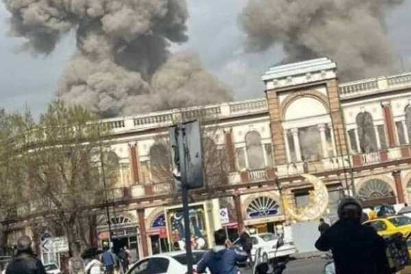 மத்திய கிழக்கில் போர் பதற்றம் ;அபுதாபியில் விழுந்த ஏவுகணை சிதறல்கள்; ஒருவர் பலி | Middle East Missile Fragments Fall In Abu Dhabi மத்திய கிழக்கில் போர் பதற்றம் ;அபுதாபியில் விழுந்த ஏவுகணை சிதறல்கள்; ஒருவர் பலி | Middle East Missile Fragments Fall In Abu Dhabi