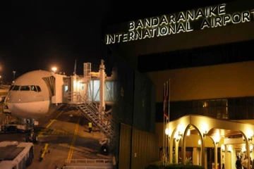 வெளிநாட்டில் இருந்து இலங்கைக்கு வந்த விமானத்தில் தமிழர் ஒருவர் மரணம்