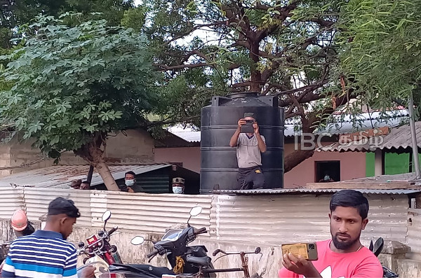 எள்ளங்குளம் மாவீரர் துயிலும் இல்லத்திற்கு செல்லும் வழியில் இராணுவம் கெடுபிடி (படங்கள்) | Maaveerar Day 2022 Memorial Ellankulam