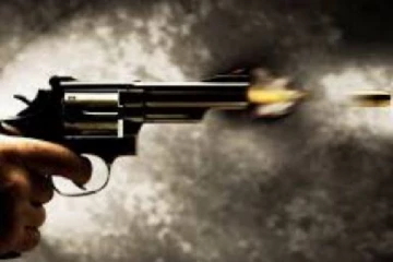 யாழில் ஈ பி டி  பி உறுப்பினரால்  - துப்பாக்கி சூடு நடத்திய காவல்துறை