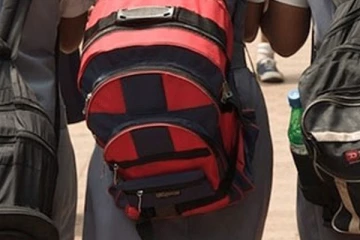 பாடசாலை மாணவர்களின் பைகளில் இருந்த ஆணுறை, கருத்தடை மாத்திரைகள்! அதிர்ச்சியில் உறைந்த ஆசிரியர்கள்