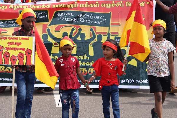 வடக்கிலிருந்து கிழக்கு நோக்கிய பேரணி; கவனம் ஈர்த்த சிறார்கள்! | Rally From North To East Attracted Children