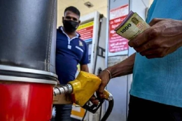 எரிபொருள் விற்பனையினால் பெட்ரோலிய கூட்டுத்தாபனத்திற்கு கிடைத்துள்ள பெருந்தொகை வருமானம்