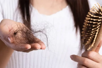 முடி உதிர்வதைத் தடுக்க, தேங்காய் எண்ணெயுடன் இதை கலந்து தடவினால் போதும்..!