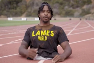 ‘’எதிர் நீச்சல் அடி வென்று ஏற்று கொடி'’  - உடல் ஊனம் இருந்தாலும்   கின்னஸ் சாதனை படைத்த  மாற்றுத்திறனாளி