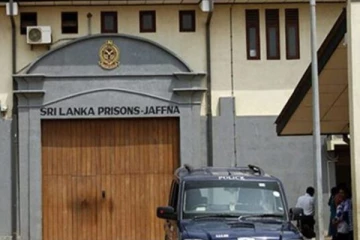 யாழில் மகனை பார்வையிடச் சென்ற தாய் மீது தாக்குதல்