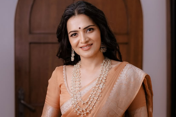 பொதுவெளியில் அப்படி செய்தால் எனக்கு பெரிய சங்கடமாக இருக்கும், டிடி கோபம் | Dhivyadharshini Talk About Fans Gesture