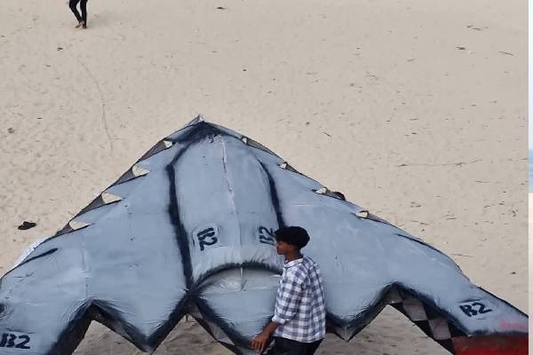 யாழ்ப்பாண கடற்கரையில் மாபெரும் பட்டத்திருவிழா | Jaffna Grand Graduation Ceremony