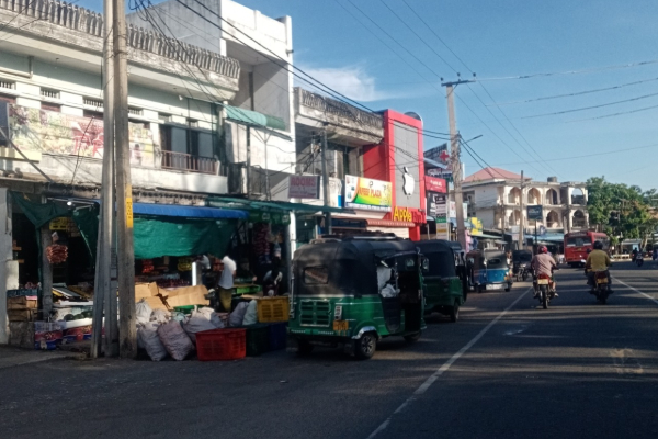 அம்பாறையிலும் ஹர்த்தாலை புறக்கணித்த மக்கள்! | People Ignored The Hartal In Ampara Too