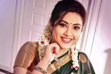 திருமணமான நடிகரை காதலித்து கழட்டிவிட்டாரா நடிகை மீனா? கணவர் இறந்த பின்பு எழும் சர்ச்சை