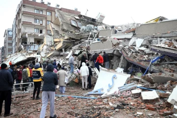 முடிவில்லா தொடரும் துருக்கி சிரியா நிலநடுக்கம்; 42 ஆயிரத்தை தாண்டிய பலி எண்ணிக்கை!