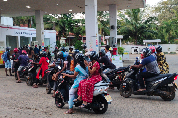 ரணிலிடம் சிக்காதீர் -தமிழ் கட்சிகளுக்கு பொன்சேகா ‘அட்வைஸ்’ | Fonseka Advice To Ranil Tamil Parties