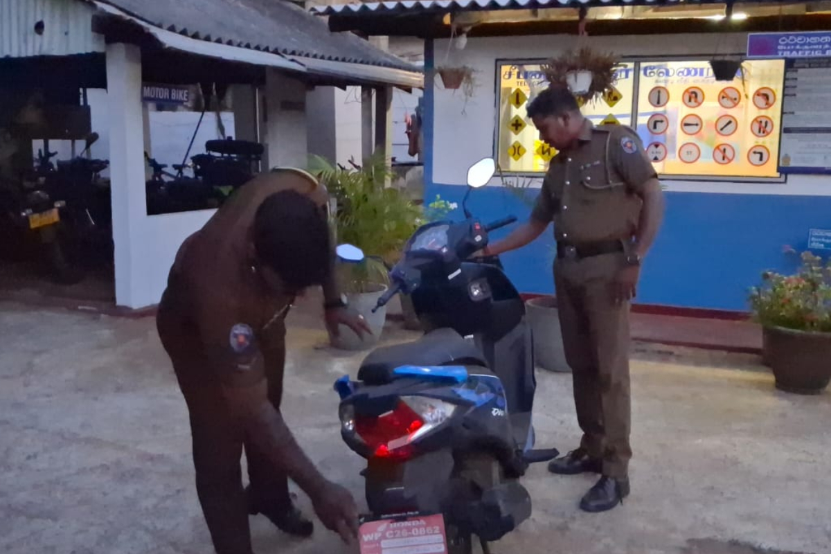 யாழில் திருடப்பட்ட கோடி ரூபாய் நகைகளை அடகு வைத்து மோட்டார் சைக்கிள் வாங்கிய சந்தேகநபர் | Stolen Jewelry Jaffna That Was Pawned Is Recovered