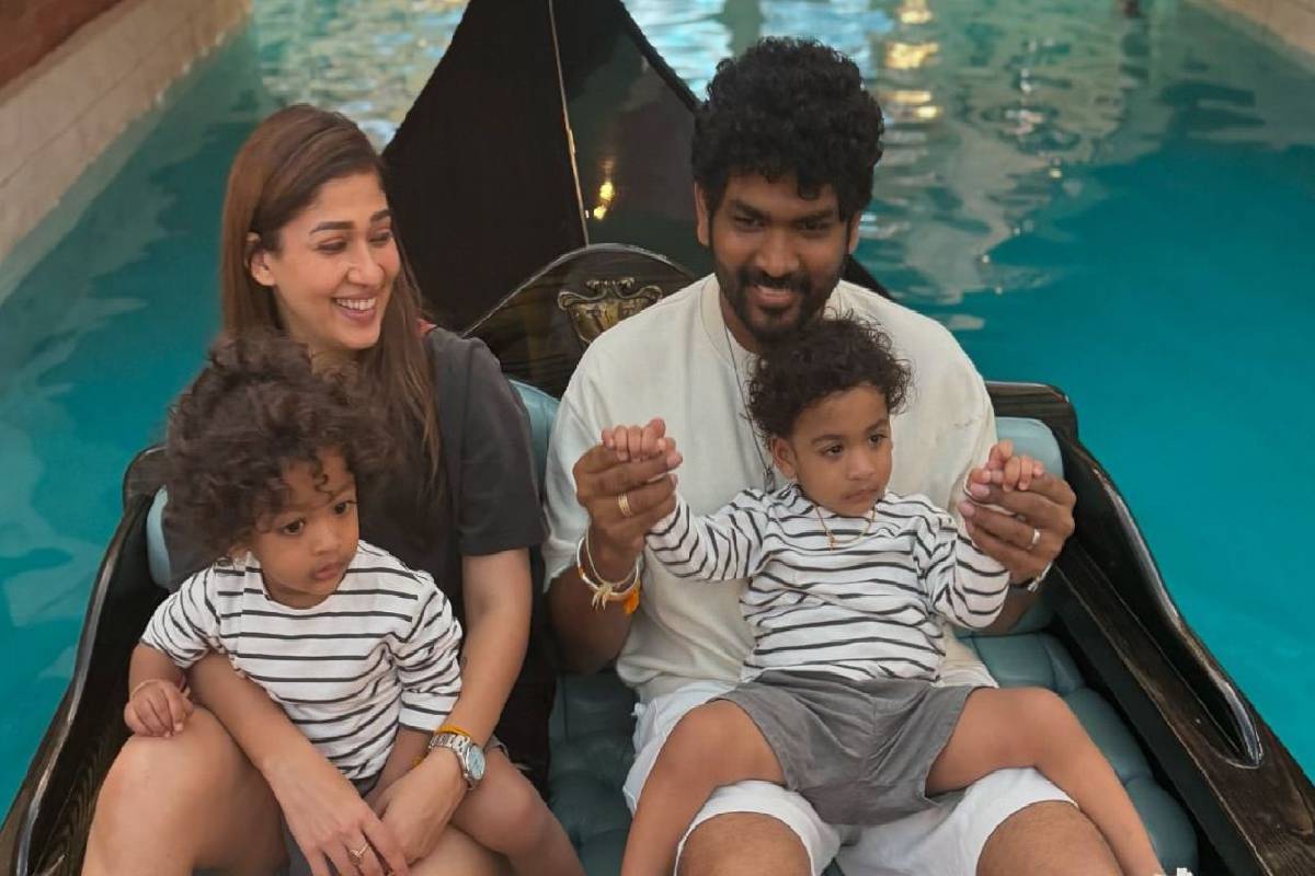 இவருக்கு மட்டும் வயது ஏற ஏற அழகும் அதிகமாகிறதா? படு வைரலாகும் நயனின் புதிய லுக்! | Nayanthara New Look In Blue Saree Photo Virakl இவருக்கு மட்டும் வயது ஏற ஏற அழகும் அதிகமாகிறதா? படு வைரலாகும் நயனின் புதிய லுக்! | Nayanthara New Look In Blue Saree Photo Virakl