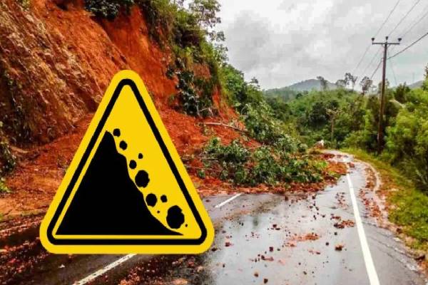 அரநாயக்கவில் மீண்டும் மண்சரிவு அபாயம் ; போக்குவரத்து பாதிப்பு | Landslide Threat Again Aranayake Traffic Affected