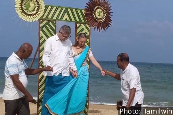 இலங்கை கலாச்சார முறைப்படி திருமணம்: குடாவ கடற்கரையில் நிறைவேறிய ஐரோப்பிய தம்பதியின் ஆசை | Hungary Couple Married In Sri Lanka