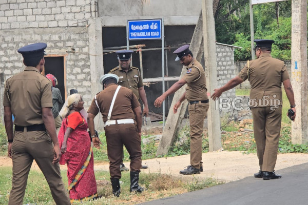 ஜனாதிபதி அநுர யாழ். விஜயம் - அச்சுறுத்தப்பட்ட ஊடகவியலாளர்கள் | Journalists And Pulic Threatened Police In Jaffna