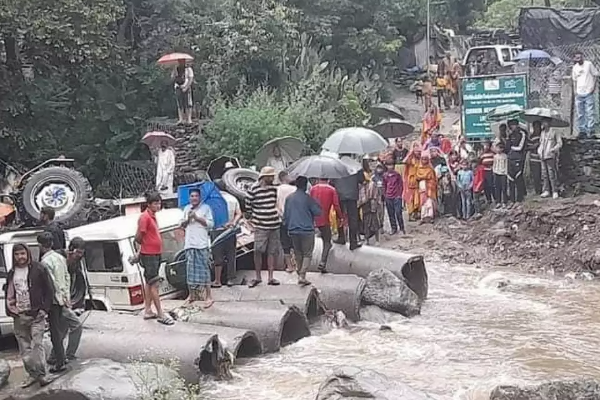 மேக வெடிப்பால் 21 பேர் பலி; தத்தளிக்கும் இமாச்சலப் பிரதேசம்! | 21 Killed By Cloudburst Himachal Pradesh