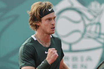 ஜாம்பவான் ஜோகோவிச்சை வீழ்த்தி சாம்பியன் பட்டம் வென்ற ரஷ்ய வீரர்!