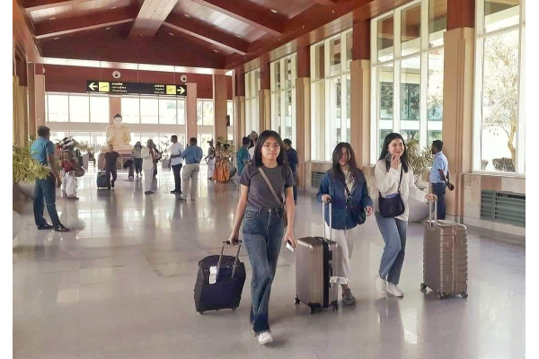 சுற்றுலா பயணிகளால் நிரம்பிய மத்தள விமான நிலையம்!(Photos) | Mattala Airport Overflowing With Tourists