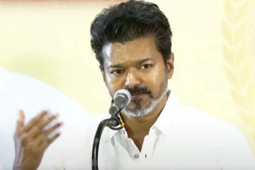 நீட் மட்டும்தான் உலகமா? பெரியாருக்கே சாதி சாயம் பூச முயற்சி! கல்வி விருதுகள் வழங்கும் விழாவில் பேசிய தளபதி விஜய்