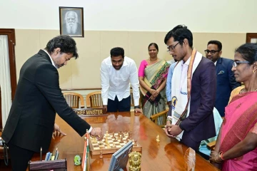 முதல்வர் விஜய்க்கு Checkmate வைத்த பிரக்ஞானந்தா.. தோல்விக்கு பின்பு முதல்வரின் ரியாக்ஷன் என்ன?