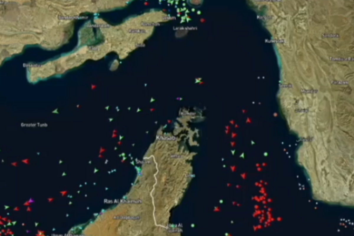 அமெரிக்காவின் அச்சுறுத்தலை மீறி ஹோர்முஸ் நீரிணையை கடந்த 60 கப்பல்கள்! | 60 Ships Cross Strait Of Hormuz Despite Threats அமெரிக்காவின் அச்சுறுத்தலை மீறி ஹோர்முஸ் நீரிணையை கடந்த 60 கப்பல்கள்! | 60 Ships Cross Strait Of Hormuz Despite Threats