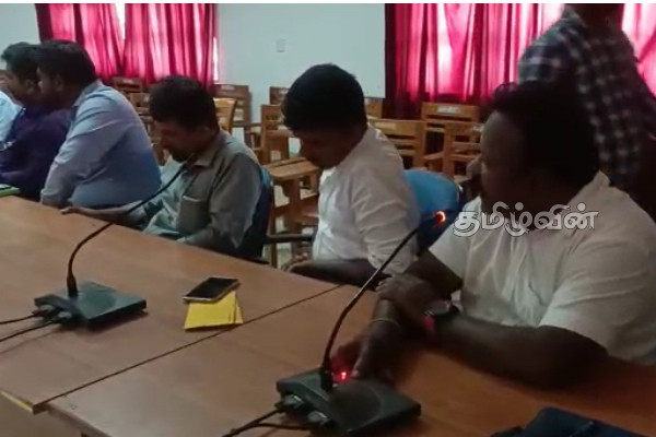 நாடளாவிய ரீதியில் எரிபொருள் நிலையங்களில் இடம்பெறும் மோசடி: மக்கள் குற்றச்சாட்டு (Photos) | Fraud At Fuel Stations Nationwide