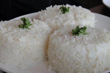 வெள்ளை சாதம் சாப்பிடுவதால் உடல் எடை கூடுமா? கட்டாயம் தெரிந்து கொள்ளுங்கள்