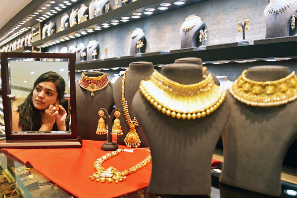 தீபாவளிக்கு சர்ப்பரைஸ் கொடுத்த தங்கம் விலை! | Price Of Gold Given By Surperise For Diwali